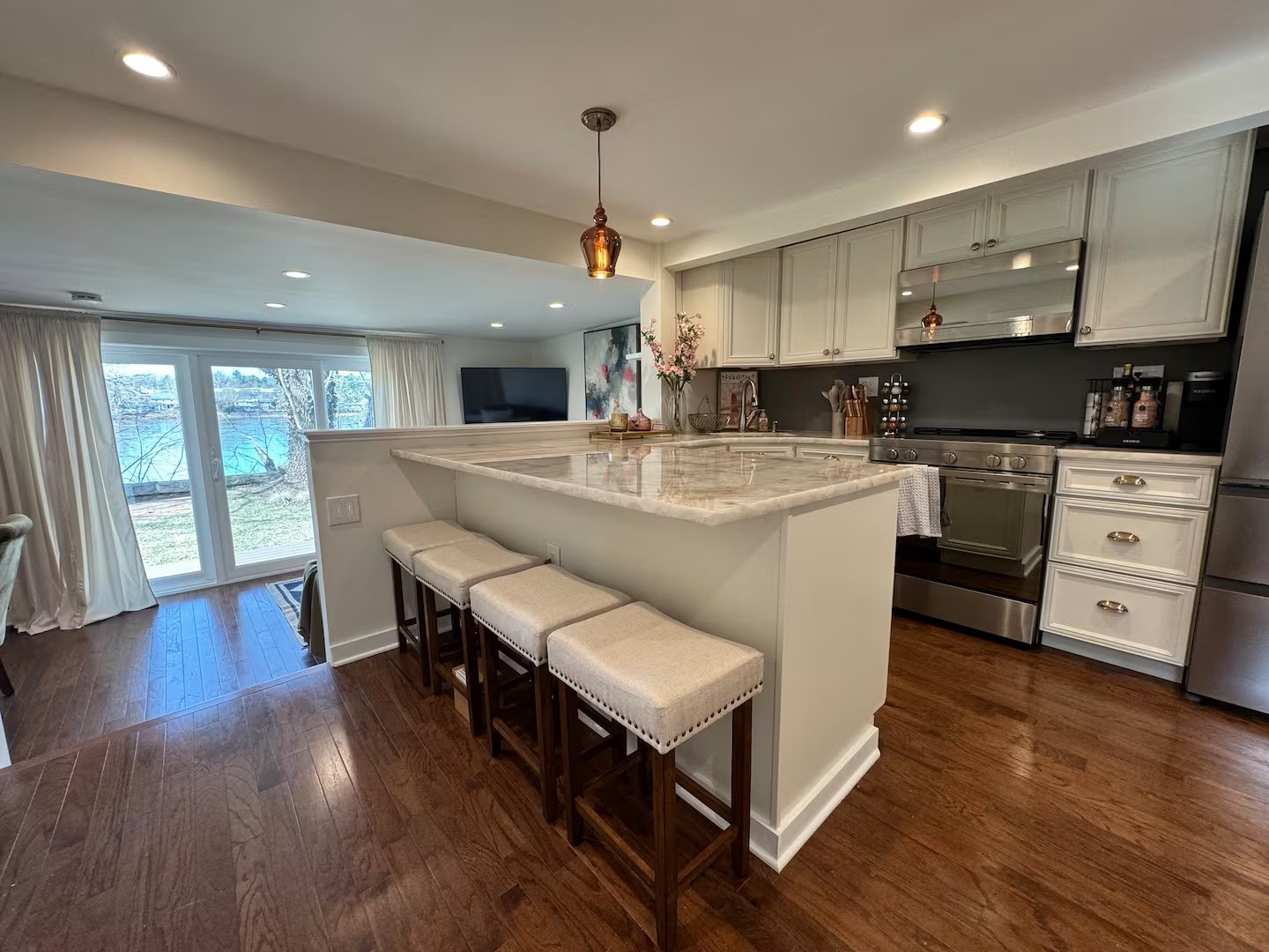 The Garden Level — kitchen alt