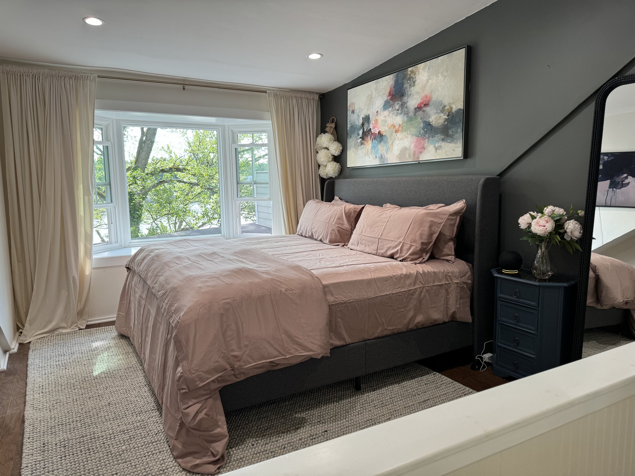 The River Deck — bedroom king