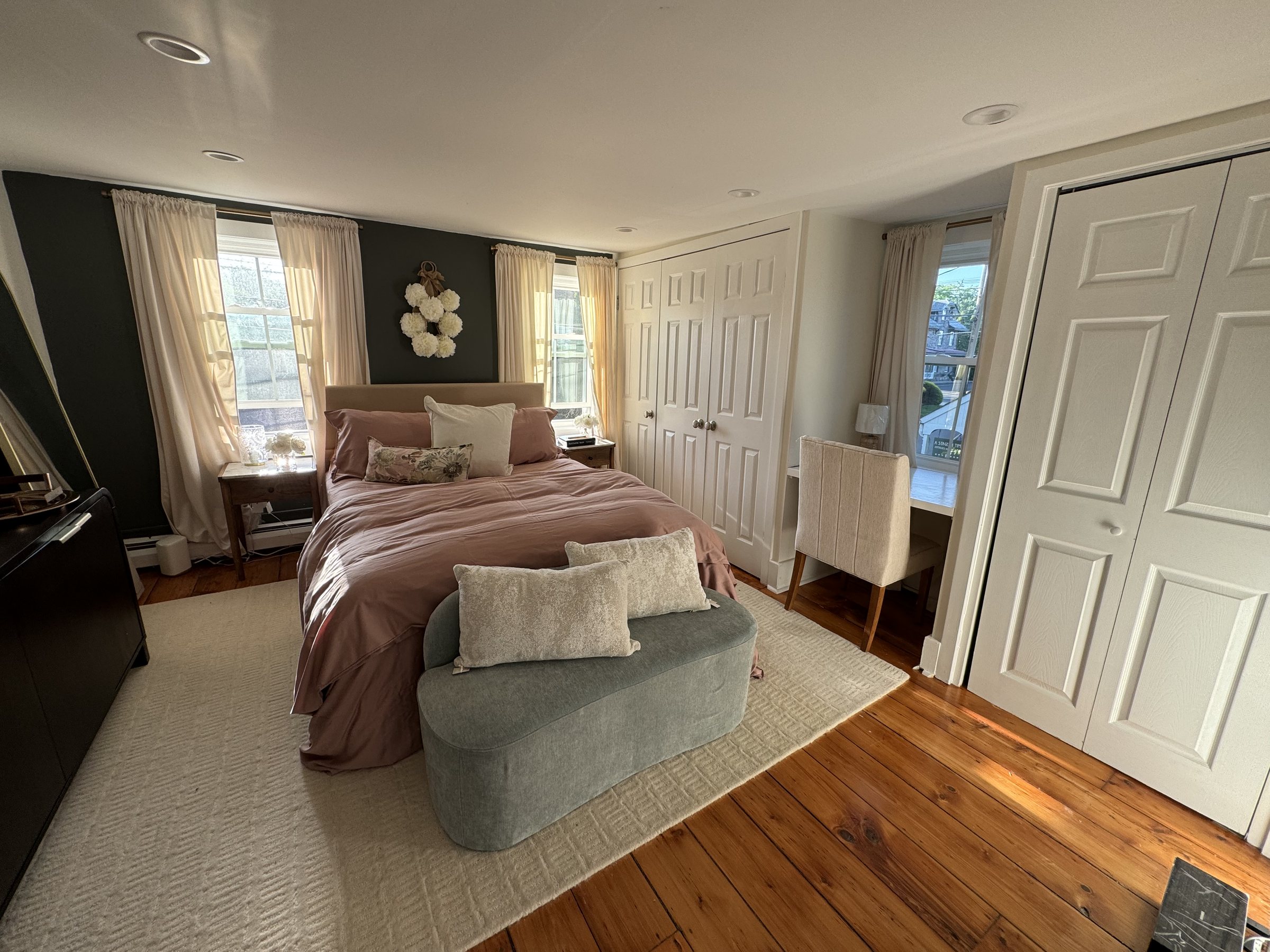 The River Deck — bedroom queen alt