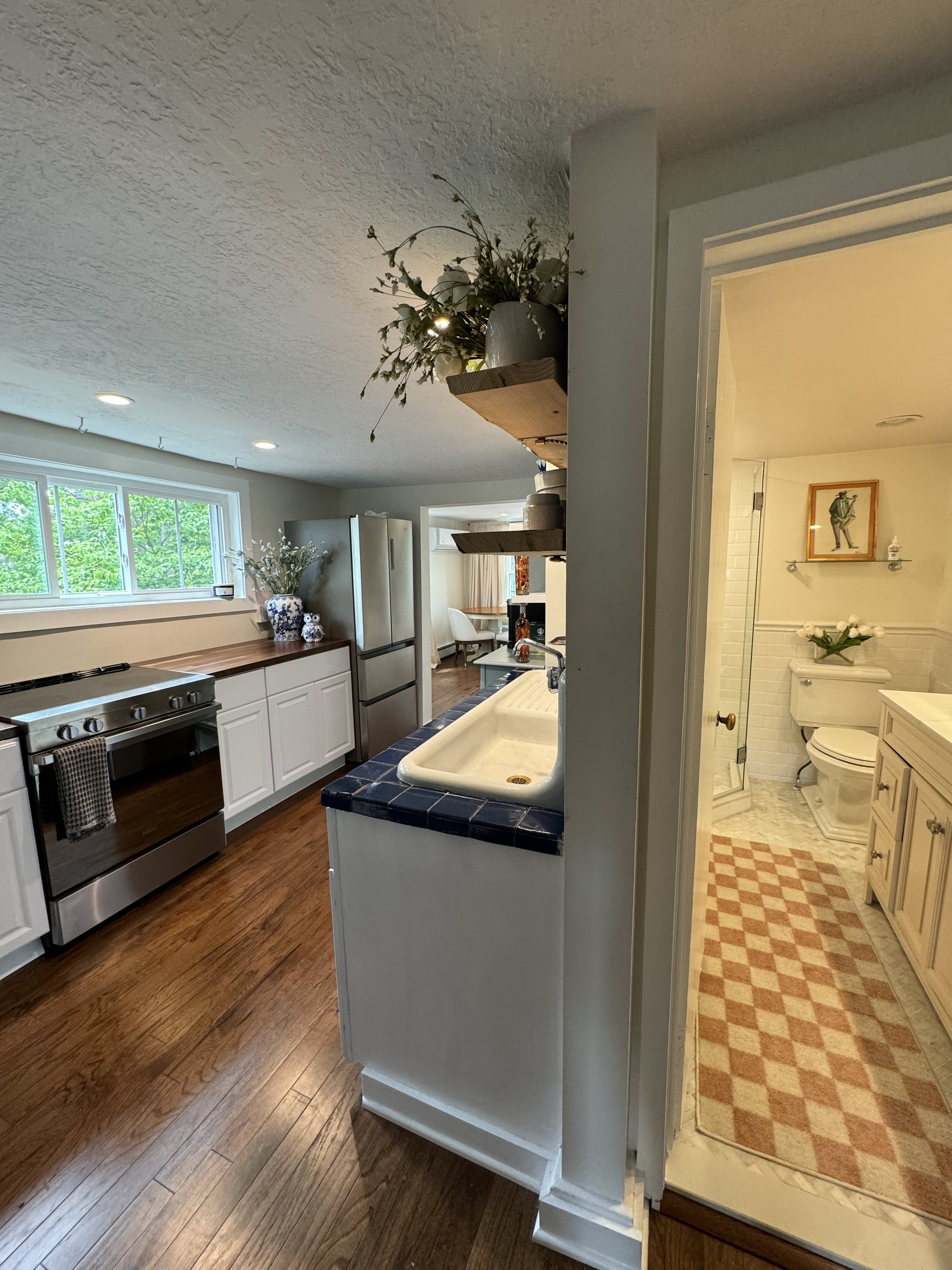 The River Deck — kitchen