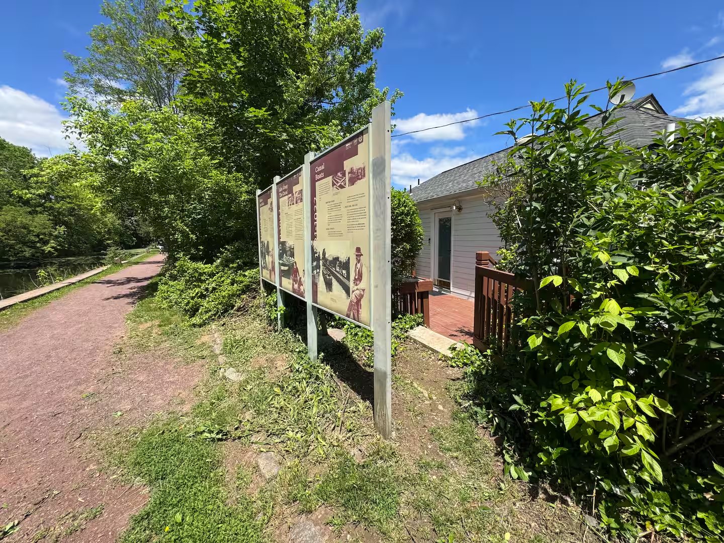 Main St Hideaway — exterior front