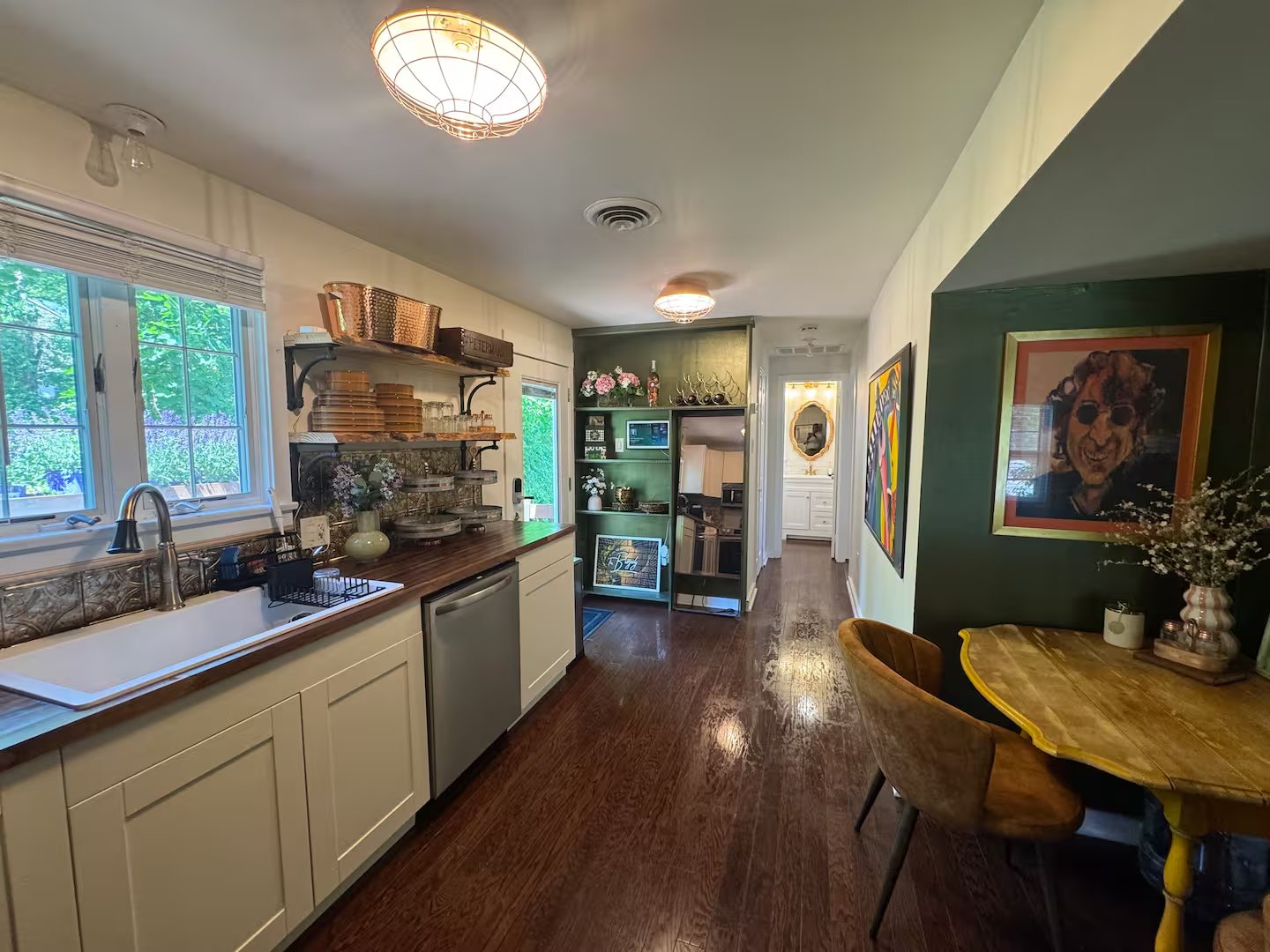 Main St Hideaway — kitchen
